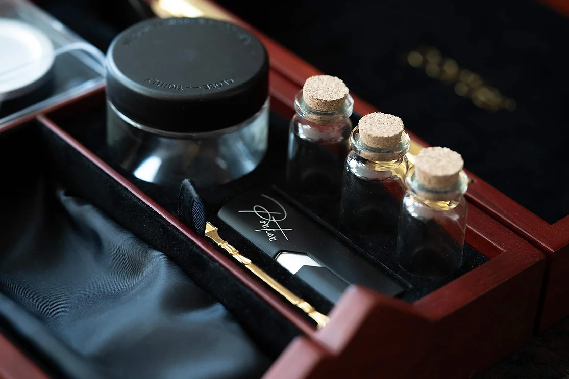 Accessoires of stash box for psychedelics