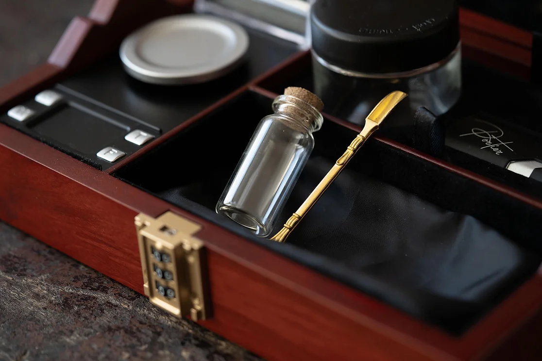 Accessoires of stash box for psychedelics